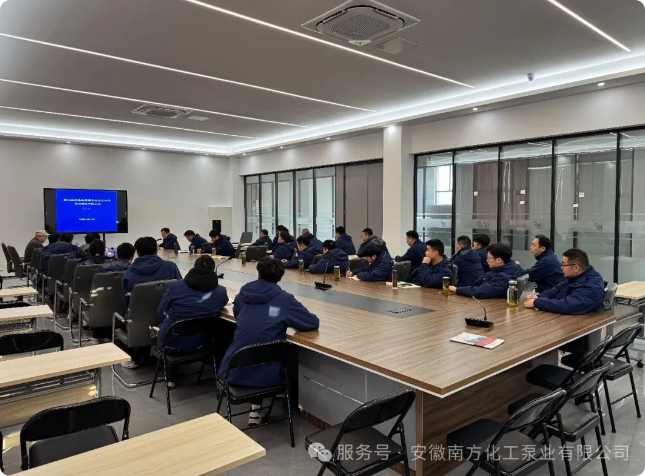 Profesor Mou Jiegang dari Universitas Jiliang China mengunjungi Anhui South Chemical Pump Co., Ltd. untuk melakukan pelatihan khusus tentang pompa sentrifugal.